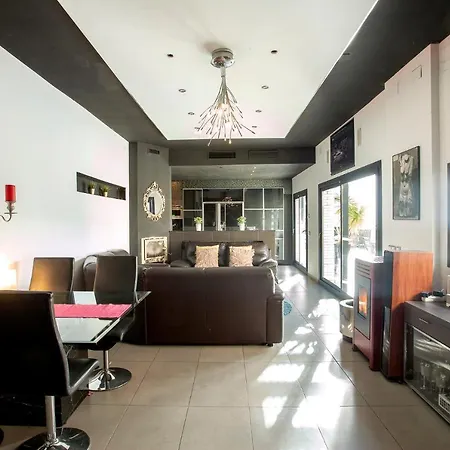 Font House ★ Beautiful Design With Private Pool. Free Wifi. 8pax. Ideal For Families! * Santa Susanna