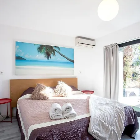 Font House ★ Beautiful Design With Private Pool. Free Wifi. 8pax. Ideal For Families! Vila Santa Susanna