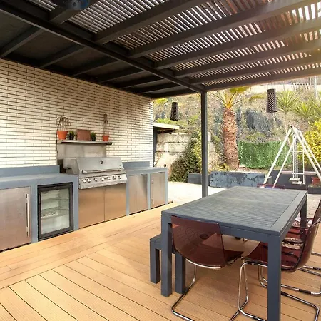 Font House ★ Beautiful Design With Private Pool. Free Wifi. 8pax. Ideal For Families! Vila *