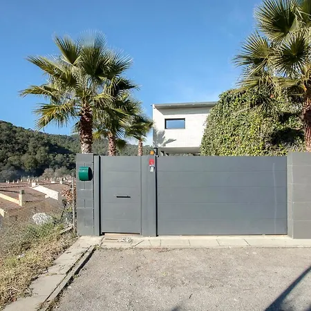 Vila Font House ★ Beautiful Design With Private Pool. Free Wifi. 8pax. Ideal For Families! *