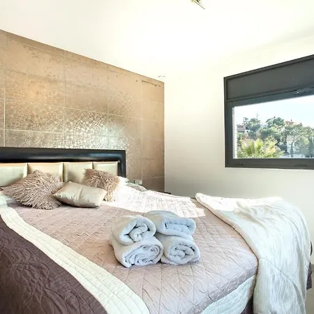 Vila Font House ★ Beautiful Design With Private Pool. Free Wifi. 8pax. Ideal For Families!