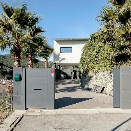 Font House ★ Beautiful Design With Private Pool. Free Wifi. 8pax. Ideal For Families! Vila