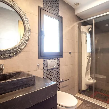 Font House ★ Beautiful Design With Private Pool. Free Wifi. 8pax. Ideal For Families! Vila *
