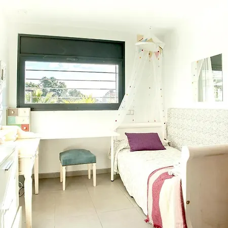 Vila Font House ★ Beautiful Design With Private Pool. Free Wifi. 8pax. Ideal For Families! Santa Susanna