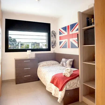 Font House ★ Beautiful Design With Private Pool. Free Wifi. 8pax. Ideal For Families!