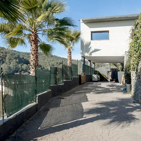 Font House ★ Beautiful Design With Private Pool. Free Wifi. 8pax. Ideal For Families!