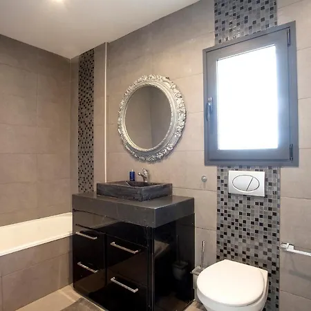 Font House ★ Beautiful Design With Private Pool. Free Wifi. 8pax. Ideal For Families! Vila Santa Susanna