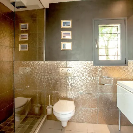 Vila Font House ★ Beautiful Design With Private Pool. Free Wifi. 8pax. Ideal For Families! *