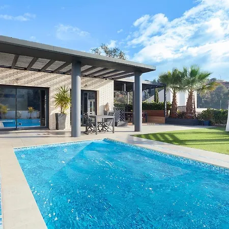 Vila Font House ★ Beautiful Design With Private Pool. Free Wifi. 8pax. Ideal For Families! Santa Susanna